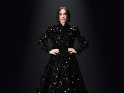 10 Koleksi Balenciaga Couture Fall 2023, Modern Elegan Tak Lagi Kontroversial