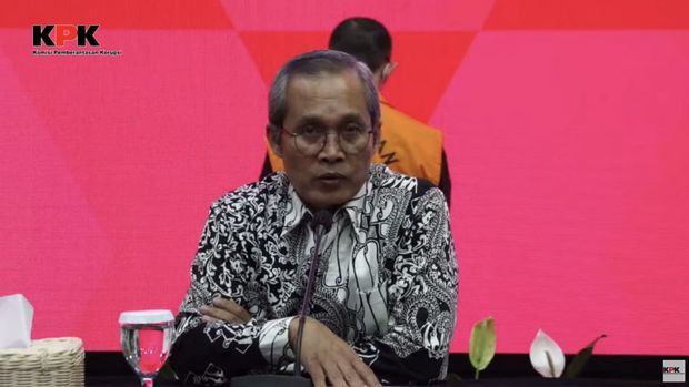 Konpres penahanan tersangka grafitasi di Direktorat Jendral Bea Cukai Kemenkeu (Tangkapan layar Youtube KPK RI)