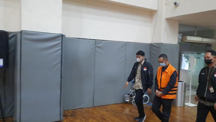 KPK tahan eks Kepala Bea Cukai Makassar Andhi Pramono (Yogi-detikcom)