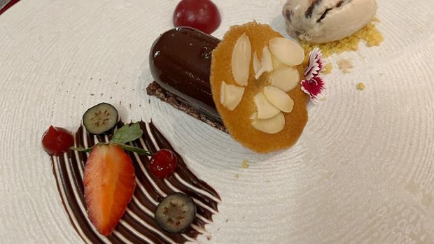'La Dolce Vita' Wine Dinner The Trans Luxury Hotel