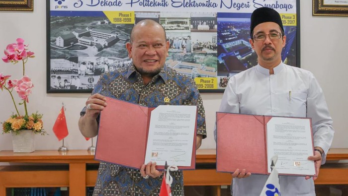 Ketua Umum Pengurus Besar Muaythai Indonesia, AA La Nyalla Mahmud Mattalitti, menjalin Memorandum of Understanding (MoU) dengan Politeknik Elektronika Negeri Surabaya (PENS).