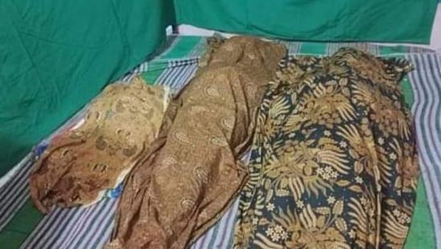 longsor di lumajang menimbun sekeluarga