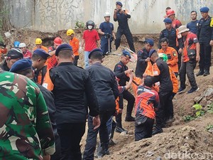 Korban Longsor di Kompleks Ruko Gatot Subroto Semarang Ditemukan Tewas