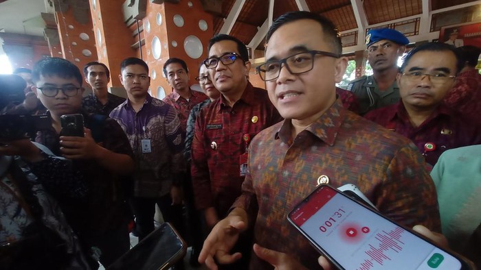 MenPAN-RB Abdullah Azwar Anas di Gedung Kesenian I Ketut Maria, Jumat (7/7/2023).