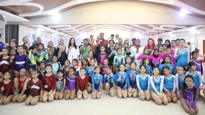 Bersama Menpora Angela Pompa Semangat Atlet Muda Gymnastics Indonesia.