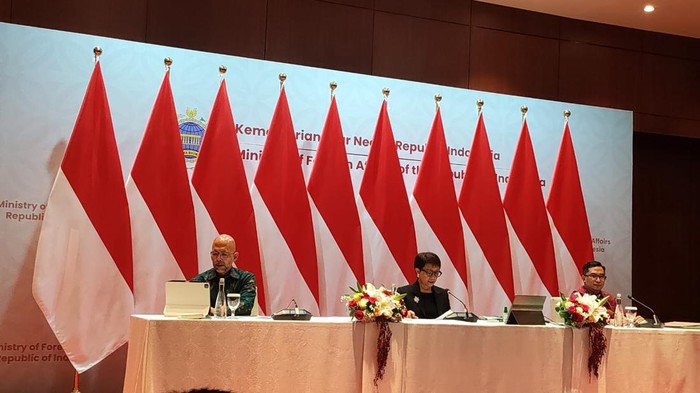 Menteri Luar Negeri (Menlu) RI Retno LP Marsudi press briefing soal AMM (Marlinda/detikcom)