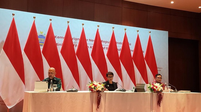 Menteri Luar Negeri (Menlu) RI Retno LP Marsudi press briefing soal AMM (Marlinda/detikcom)