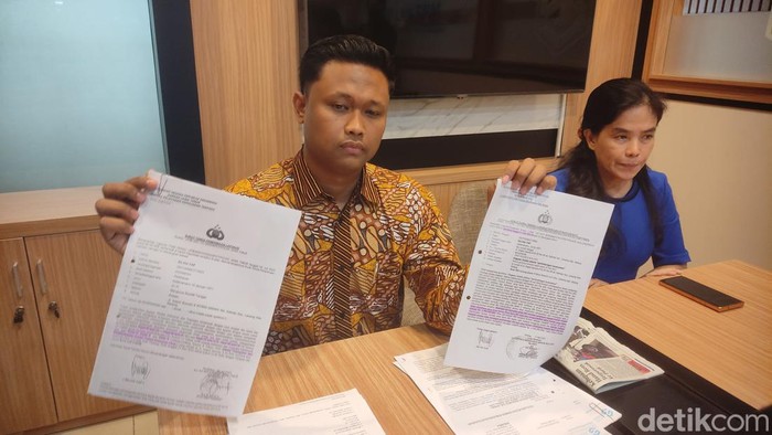Nasabah bank kehilangan uang Rp 1,3 miliar dalam semalam setelah mengeklik undangan pernikahan melalui WhatsApp