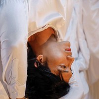 Saat viral, Paing Takhon berpenampilan seperti biksu bukan karena sedang syuting film atau pemotretan, tapi dia benar-benar menjadi biksu.Pria 24 tahun ini memutuskan jadi biksu selama 10 hari. Dia menyatakan bahwa dan menjalani kehidupan seorang biksu merupakan resolusinya di Tahun Baru. Dalam kesehariannya sebelum jadi biksu, pria tampan ini merupakan seorang model dan aktor. Foto: Dok. Instagram Paing Takhon