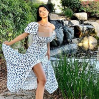 Pamela mengaku menyukai profesinya karena mengizinkannya untuk bermain sebagai sebuah karakter selagi mengenakan baju-baju bagus. Dikatakan bahwa pekerjaan ini bisa menghasilkan antara £240 (Rp 4,6 jutaan) hingga £400 (Rp 7,7 jutaan) per acara yang tentu menggiurkan. Ia mungkin akan merekomendasikan profesi ini pada wanita lain tapi mengingatkan bahwa jadi model atmosphere tidak selalu mudah. Foto: Instagram Pamela Trippin