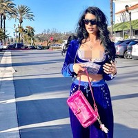 Wanita asal Meksiko yang menetap di AS tersebut pun mengungkap perjalanannya sebagai model atmosfer. Hal itu berawal ketika ia ingin bertransformasi lalu mulai diet, berhenti merokok hingga menjalani operasi hidung. Setelahnya, Pamela terpikir untuk menjalani profesi tersebut. Aku benar-benar mengubah semua tentang diriku dan menjadi wanita yang aku inginkan, ujarnya. Foto: Instagram Pamela Trippin