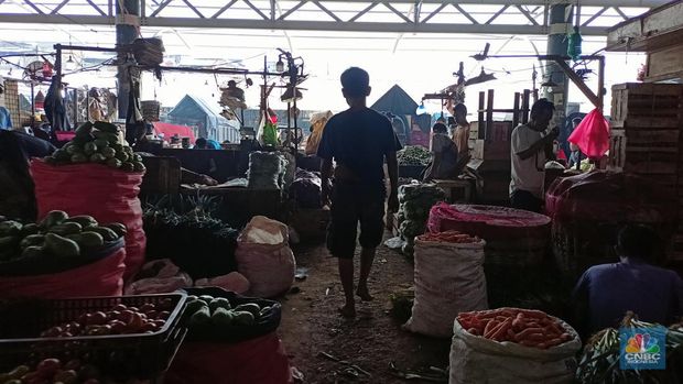 Pasar yang berada di bawah PD Pasar Jaya itu dulunya disebut-sebut sebagai pasar tradisional di Asia Tenggara, namun kini justru sepi pengunjung. (CNBC Indonesia/Ferry Sandi)