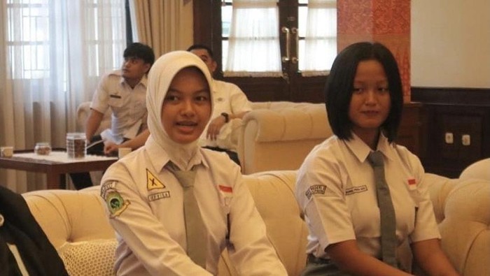 Sepvira (berkerudung) masuk cadangan Paskibraka Nasional dari Bangka Belitung.