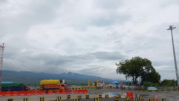 Pelabuhan Kayangan, Lombok Timur, Nusa Tenggara Barat (NTB).