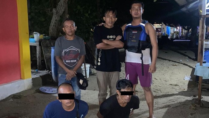 Polisi menangkap tekong dan ABK kapal speedboat pengantar PMI ilegal di Nongsa, Batam.( Foto: Dok humas Polda Kepri)