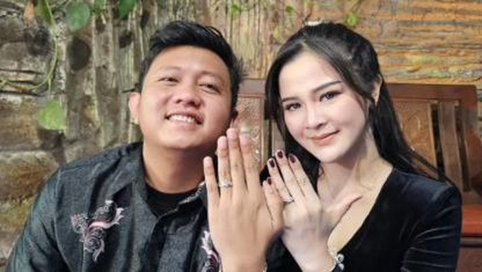 Denny Caknan akan menikah dengan Bella Bonita hari ini, Jumat (7/7/2023). Berikut ini potret kebersamaan Denny Caknan dan Bella Bonita.