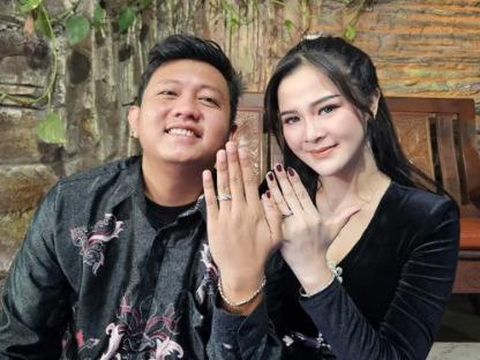 Denny Caknan akan menikah dengan Bella Bonita hari ini, Jumat (7/7/2023). Berikut ini potret kebersamaan Denny Caknan dan Bella Bonita.