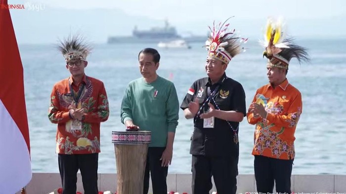 Presiden Joko Widodo (Jokowi) meresmikan pembukaan Papua Street Carnival (Screenshot YouTube Sekretariat Presiden)