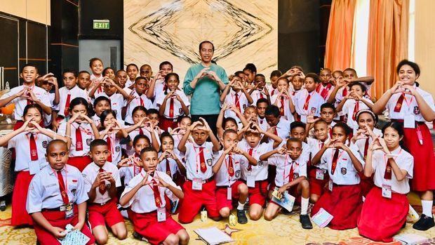 Presiden Jokowi bertemu dengan siswa SD di Papua