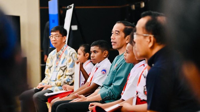 Presiden Jokowi bertemu dengan siswa SD di Papua