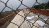 Tol Serbaraja Seksi 1B akan melengkapi keberadaan Seksi 1A (BSD-CBD) yang telah diresmikan terlebih dahulu oleh Presiden Joko Widodo pada 20 September 2022.