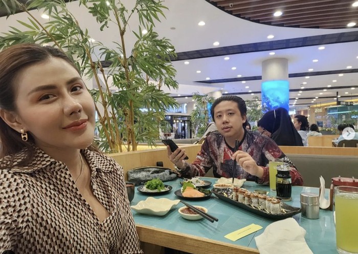 Rey Utami Artis Terkaya di Indonesia 2023, Belanja ke Pasar Pakai Porsche Rey Utami Artis Terkaya di Indonesia 2023, Belanja ke Pasar Pakai Porsche