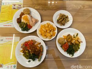 Cuma di Sini, Makan Nasi Padang Gratis Ceker Sepuasnya!