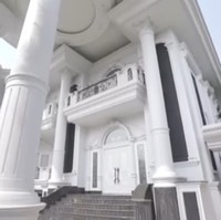 Rumah tersebut megah bak istana. Muncul di YouTube Maia Estianty, Putri mengatakan bahwa rumah tersebut merupakan milik Rudy Salim. Papi Rudy fasilitiasi biar aku fokus latihan, katanya. (Foto: Maia Aleldul TV)