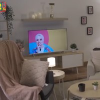 Putri juga mulai merintis program podcast yang dinamainya Tripod, kependekan dari Putri Podcast. Keseriusannya itu ia buktikan dengan mendedikasikan sebuah ruangan sebagai studio podcast. (Foto: Maia Aleldul TV)