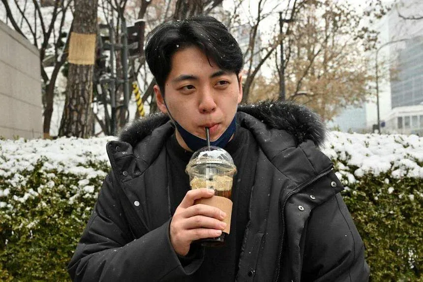 Saking Sukanya, Orang Korea Minum Es Americano Saat Musim Dingin