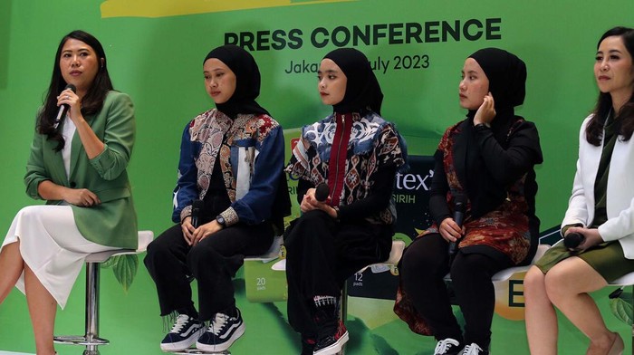 Edukasi tentang praktek manajemen kebersihan menstruasi diberikan untuk para remaja putri. Hal ini agar mereka tetap bersih dan sehat saat menstruasi.