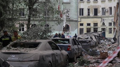 Serangan Rudal Rusia Hantam Apartemen di Lviv Ukraina