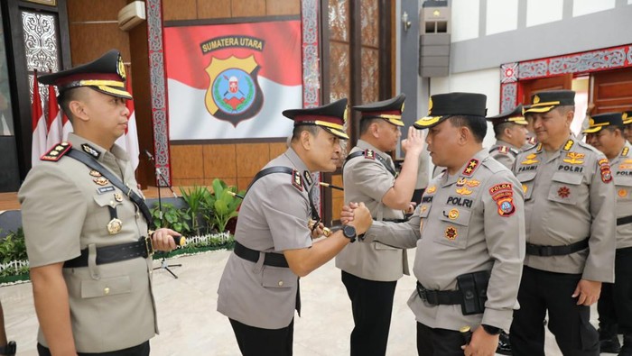 Sertijab delapan Kapolres oleh Kapolda Sumut Irjen RZ Panca Putra Simanjuntak