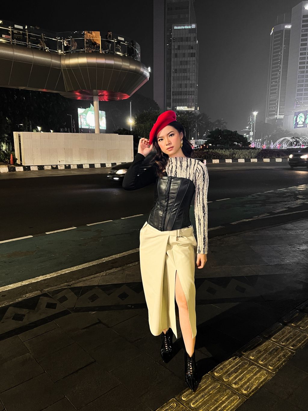 Tampil Elegan & Classy dengan Gaya Busana Preppy Look