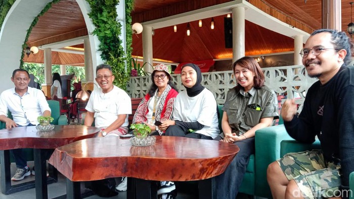Band rock Indonesia, Kotak turut memeriahkan Toraja Carnaval 2023 di Kabupaten Tana Toraja, Sulawesi Selatan (Sulsel).