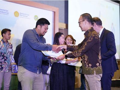 Tingkatkan Produksi Susu, 12 Peternak Muda Dikirim Studi ke Belanda