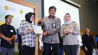 Melalui program Young Progressive Farmer Academy, para peternak muda akan mendapatkan sosialisasi dan edukasi mengenai pengelolaan peternakan sapi yang berkelanjutan, serta berdiskusi rencana pengembangan bisnis peternakannya. Para pemenang juga akan mengikuti studi banding di Belanda untuk mempelajari praktik manajemen peternakan sapi terbaik dari peternak lokal di Belanda. 