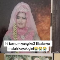 Mau nangis banget alisnya gak sama. Kostum yang ketiga jilbabnya malah kayak gini😭😭😭, sautnya. Menikah sekali seumur hidup, aku malah dibuat menyesal seumur hidup karena makeup gak sesuai apa yang aku harapkan. Suami sudah kayak Jojon aja bajunya, ucapnya sedih. Foto: Dok. TikTok @adelyaasyifa.