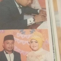 Selain styling hijab yang menurutnya gagal, akun TikTok @adelyaasyifa menuturkan bentuk alisnya tidak sama. Ketika mengenakan busana ketiga, hijabnya juga ditata tinggi dan tidak sesuai dengan harapannya.  Foto: Dok. TikTok @adelyaasyifa.