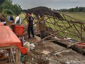 Pengalaman Horor Karsih Nyaris Tersapu Angin Puting Beliung