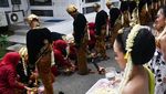 18 Pasangan Pengantin Nikah Massal di Madiun