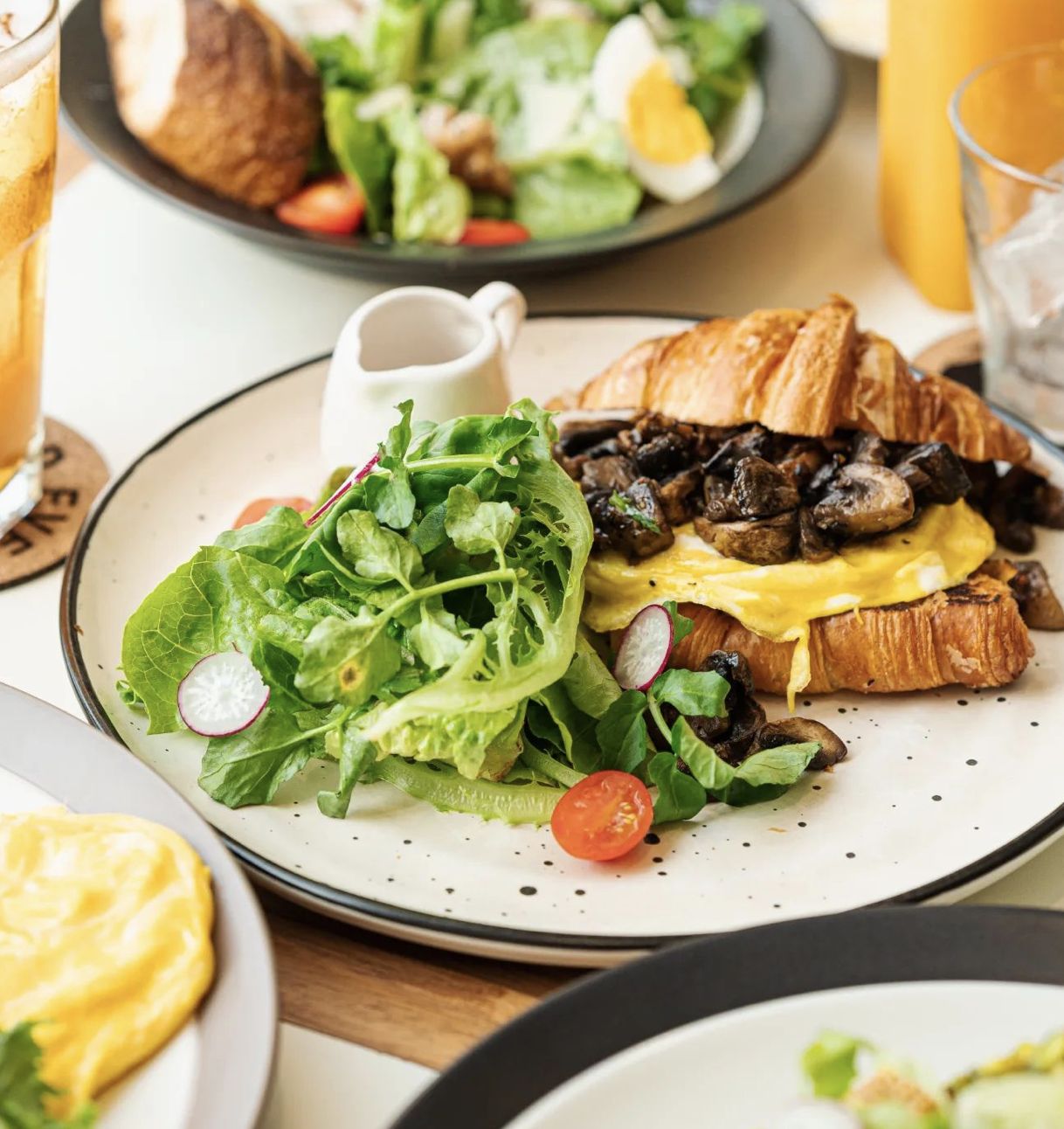7 Tempat Makan Hits di Goldfinch, Ada yang Antre Panjang!