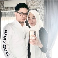Artis sinetron Della Puspita belum lama ini berbagi foto romantis tentang hubungannya dengan seorang pria. Della pun mengumumkan bahwa dirinya telah menikah siri dengan Arman Wosi. Foto: Dok. Instagram