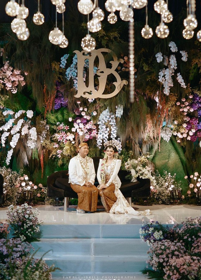 Denny Caknan dan Bella Bonita menjalani prosesi akad nikah di Sun Hotel Madiun. Acara berlangsung intim dengan hanya dihadiri keluarga dan teman dekat. Foto: Instagram/@faralljibrill_official