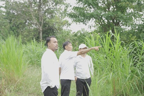 Dinas PUPR Badung dan jajaran Desa Pecatu meninjau ulang lahan terkait pembangunan Jalan Lingkar Selatan, beberapa waktu lalu. (Dok Desa Pecatu)