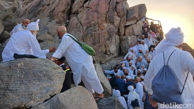 Potret Gua Hira di Jabal Nur Dipadati Pengunjung Pasca Puncak Haji
