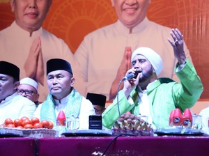 Antusias Warga Berselawat Bareng Habib Syech di Hari Jadi Kalteng Ke-66