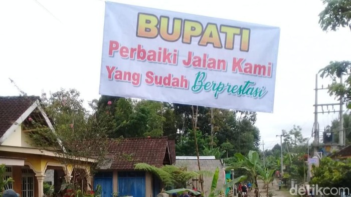 Jalan rusak desa semen Blitar