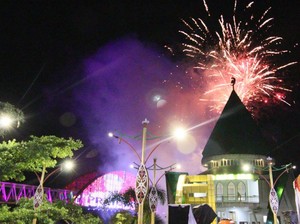 Gubernur Kalteng  Luncurkan Lampu Hias dan Air Mancur Jembatan Kahayan