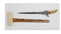 Keris Klungkung ini bermaterialkan logam besi, nikel, kayu, batu permata, emas, dan gading. Keris ini punya ukuran panjang 67,5 cm, panjang bilah 54 cm, panjang gagang 13,5 cm, panjang sarung keris (warangka) 54 cm.